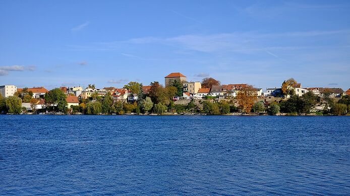 Straussee Altstadtpanorama.jpg