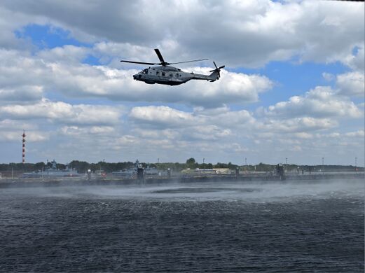 Vorführung des NH 90 auf dem Marinestützpunkt Hohe Düne.
