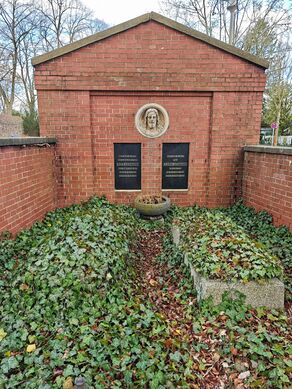 Friedhof miersdorf lehmann.jpg