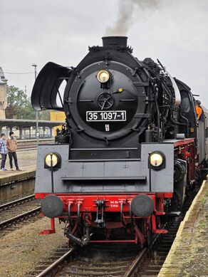 35 1097 Sagan 02.jpg