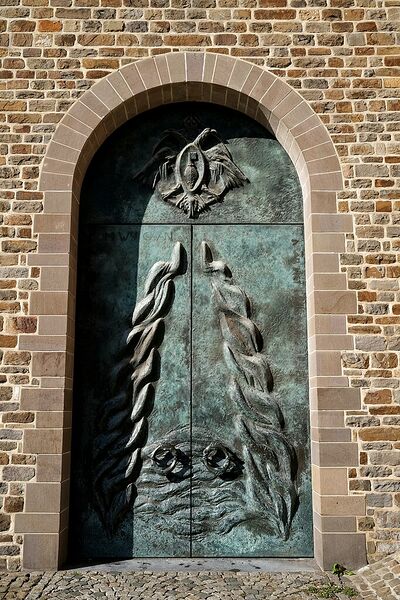 Datei:Tor an der Servatiusbasilika.jpg